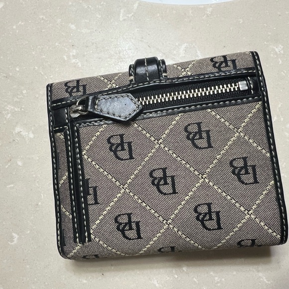 - Dooney Bourke wallet - Picture 6 of 6